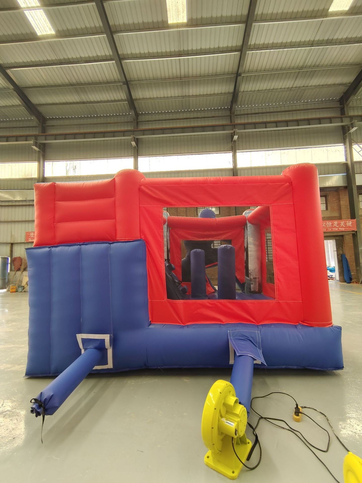 Comercio exterior Castillo inflable transfronterizo Parque infantil Trampolín Combinación de tobogán Proyecto de cama de rebote de castillo travieso pequeño para el hogar