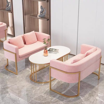 Sofá de hierro forjado nórdico lujoso asiento de tarjeta roja red salón de belleza silla de recepción casual moderna simple combinación de sofá mesa de té