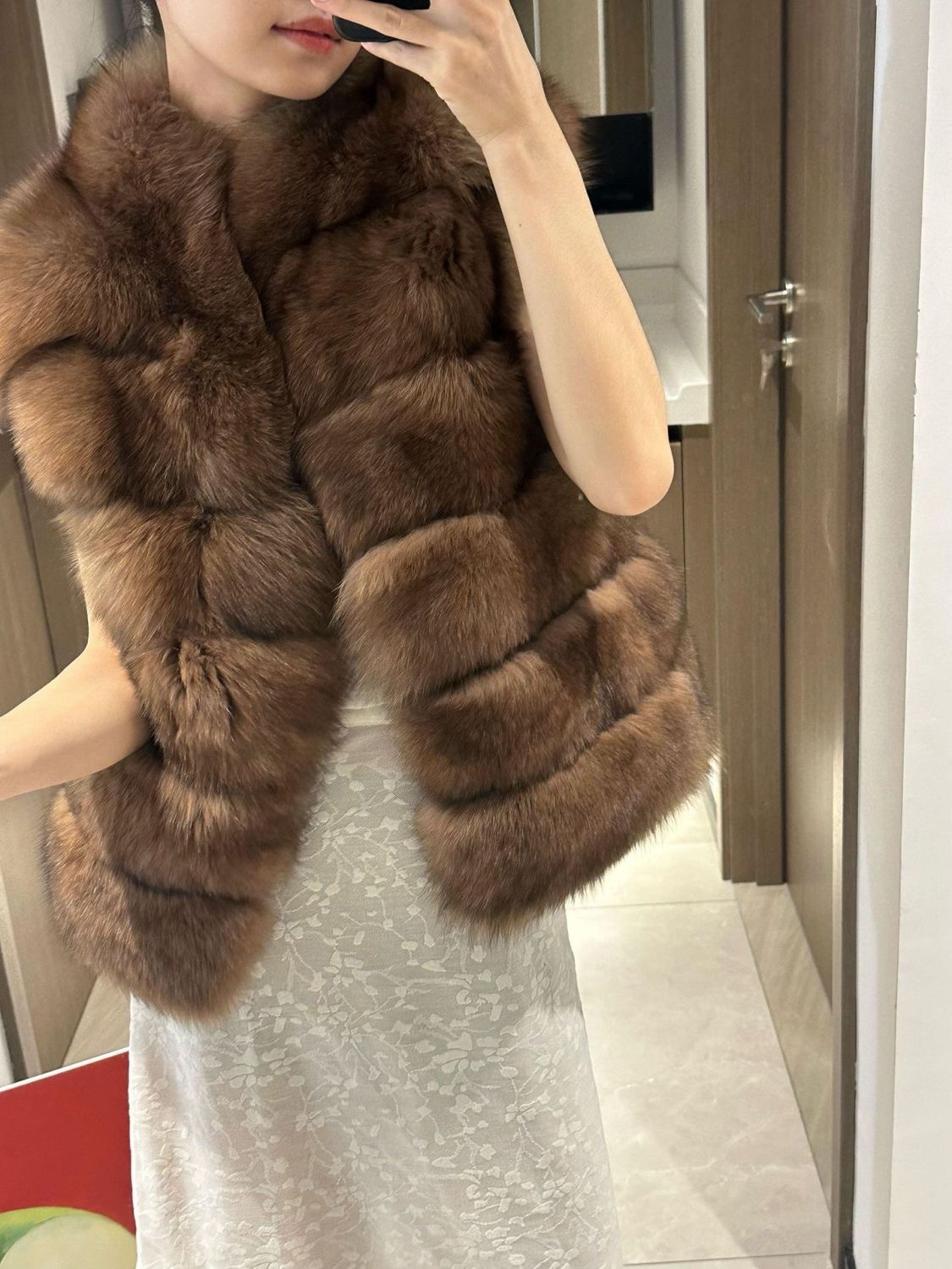 Коричневый воротник