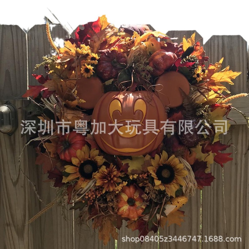 独立駅の新型秋のハロウィンの手作りミッキーマウスのかぼちゃの花の輪の門飾りは花の輪の工場の現物を掛けます。|undefined