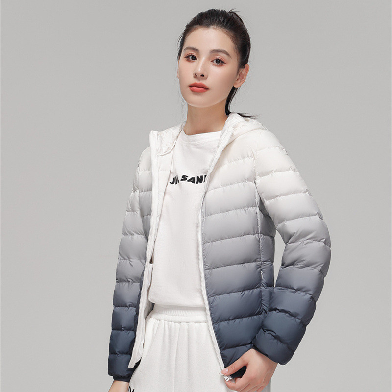 Nuevo otoño y invierno transfronterizos 90 lana ligera chaqueta de pluma estilo de mujer con sombrero collar de color gradiente chaqueta de lana blanca de tamaño grande