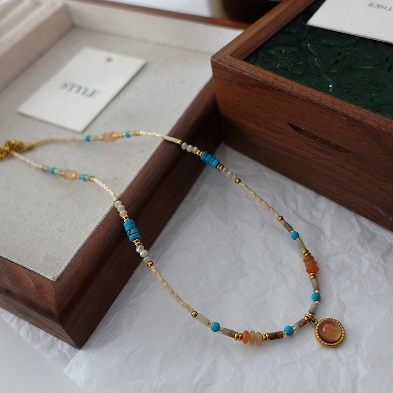 Collar con cuentas de ojo de tigre Maillard Cadena de suéter de otoño e invierno de alta calidad Acero de titanio Cadena de clavícula de piedra natural retro de lujo ligero