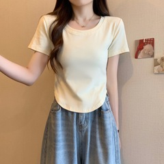 2025年夏季性感純欲風短袖女T恤奶黃色辣妹緊身短款正肩上衣體恤