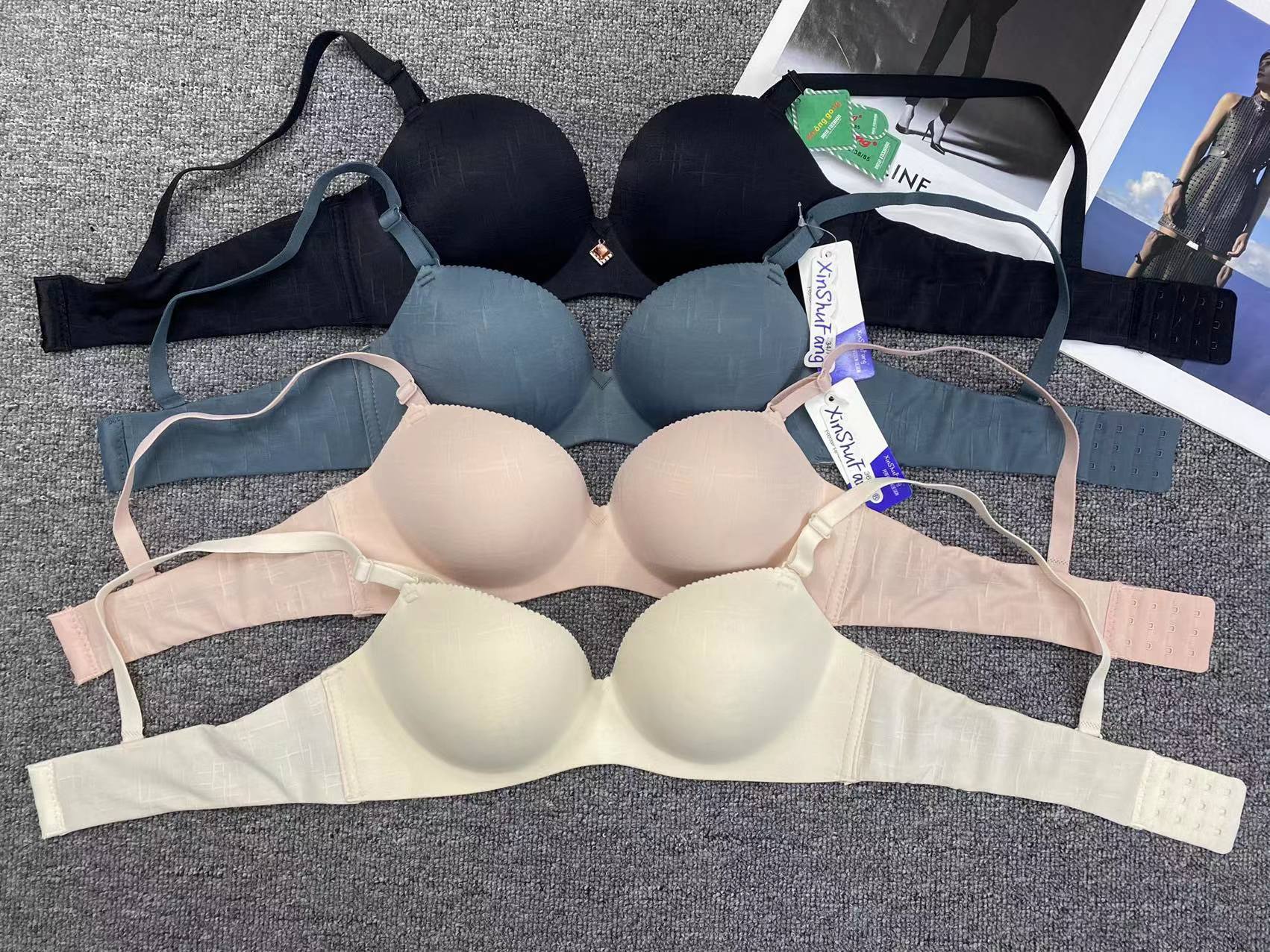 Inventario de productos de cola del sudeste asiático nuevo en línea celebridad en vivo joven lisa reunida ropa interior sin huellas reunida sujetador sujetador