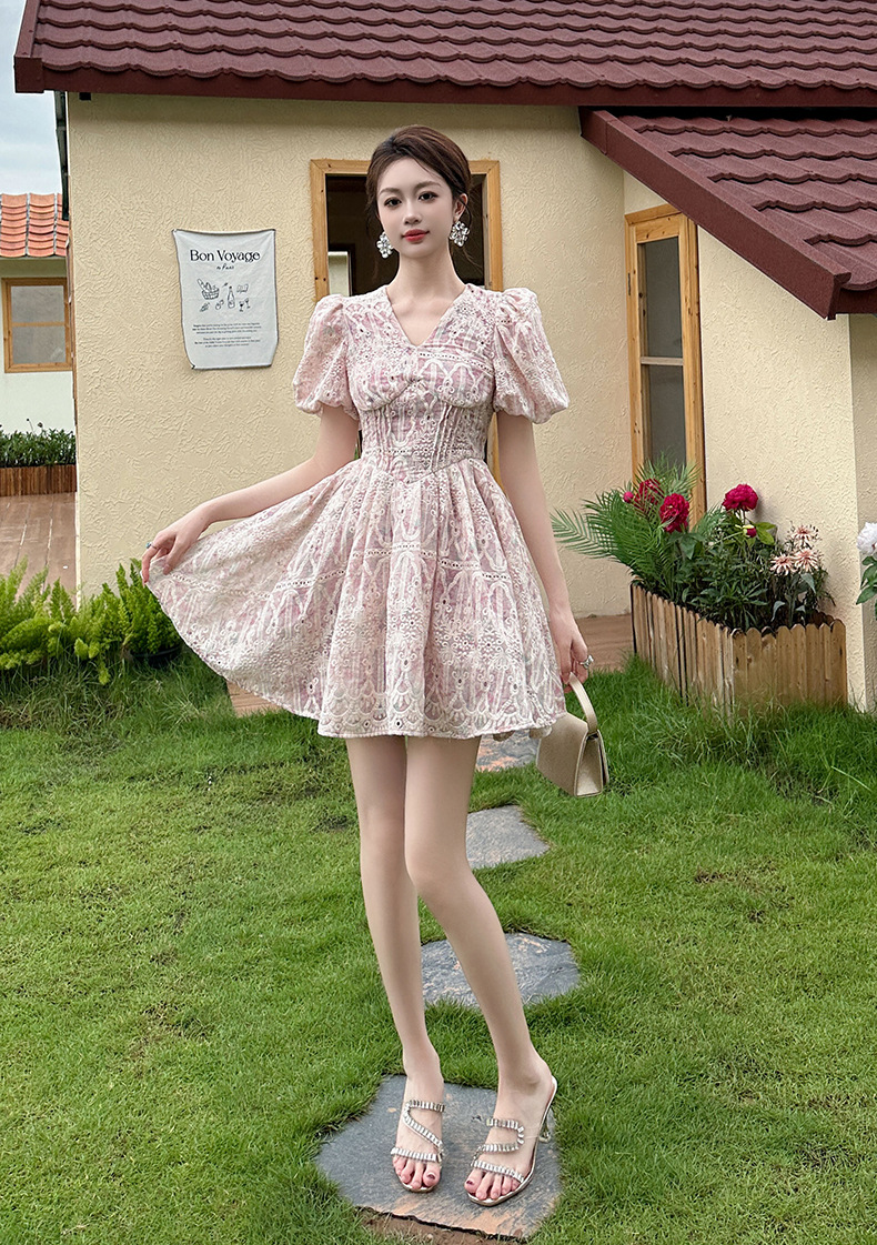 Đầm maxi nữ thắt eo cổ chữ V tay phồng họa tiết hoa nhí — Hồng tử chi tiết 12