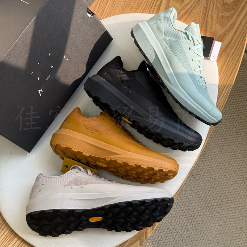 高品質の春と夏のカップル屋外通気性ランニングシューズ登山とロッククライミングスポーツシューズ滑り止めオフロードトラベルシューズ|undefined