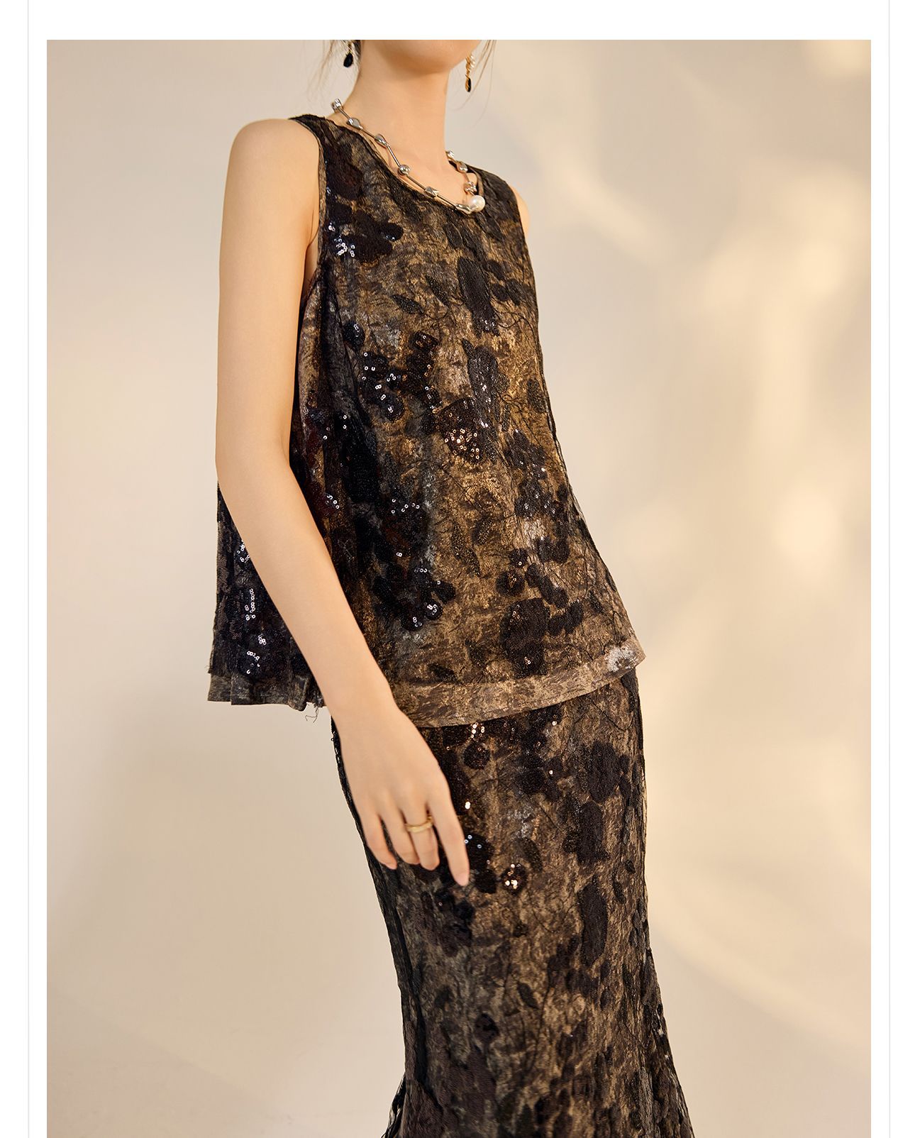 Bộ vest nữ phong cách Trung Quốc mới mùa hè 2026, thêu sequin, chân váy ngắn và áo vest — Chân váy màu trắng be, Chân váy đen cao cấp, Gilê đen cao cấp, Gi lê màu trắng be chi tiết 23