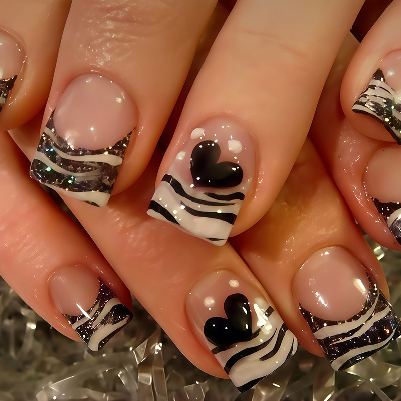 24-Piece Foreign Trade Press-On Nails, Square White Glitter French Fake Nails with Black Heart Lines, Wearable Nails