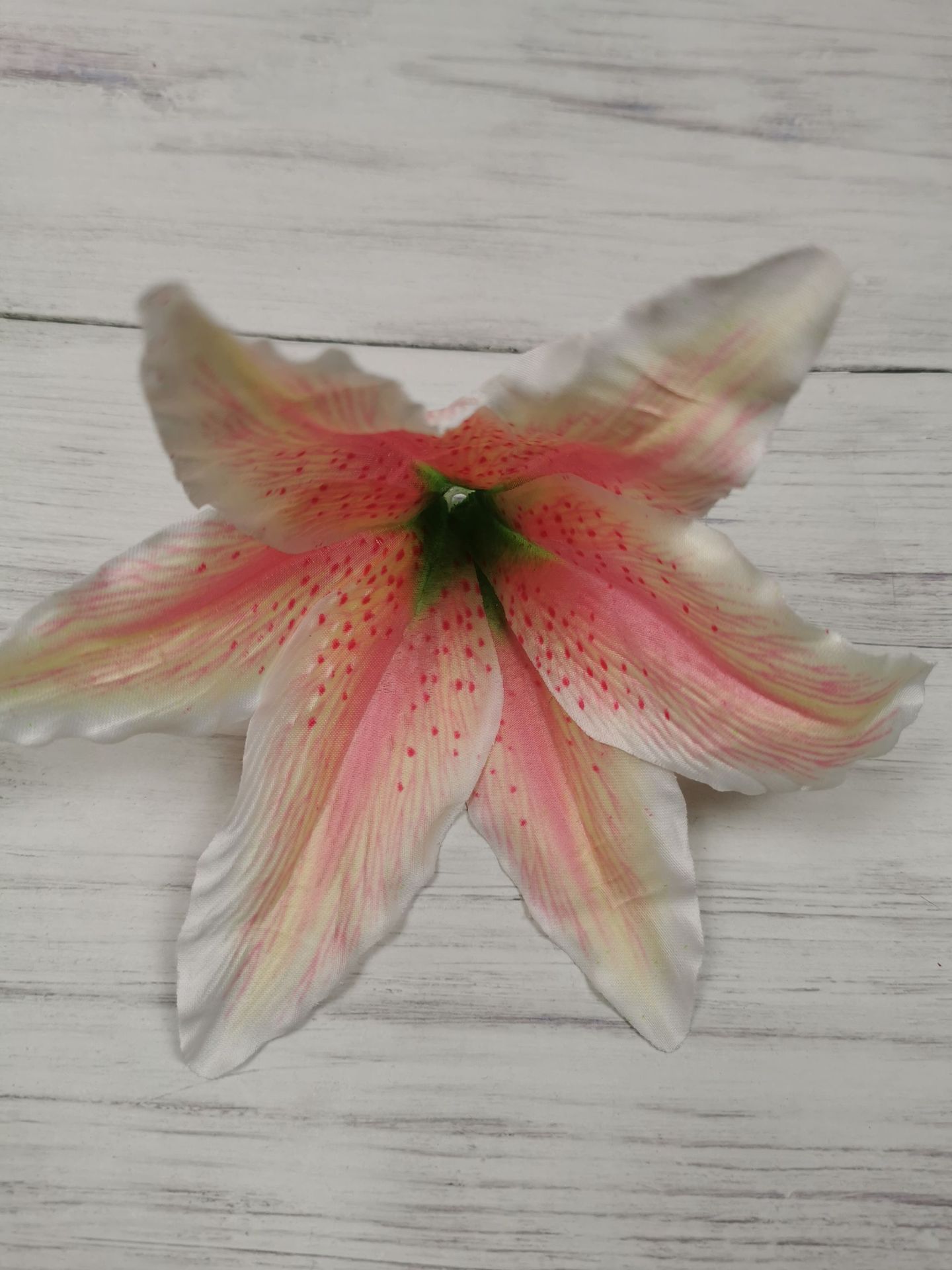 Fábrica de suministro directo de 18 cm de lirio con núcleo de imitación flor de seda flor de decoración flor de arco de boda