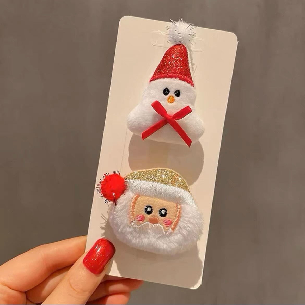 Broche de Navidad para mujeres regalos de alce pines para niños decoración de vacaciones pequeños regalos accesorios muñeco de nieve pequeños regalos image 16