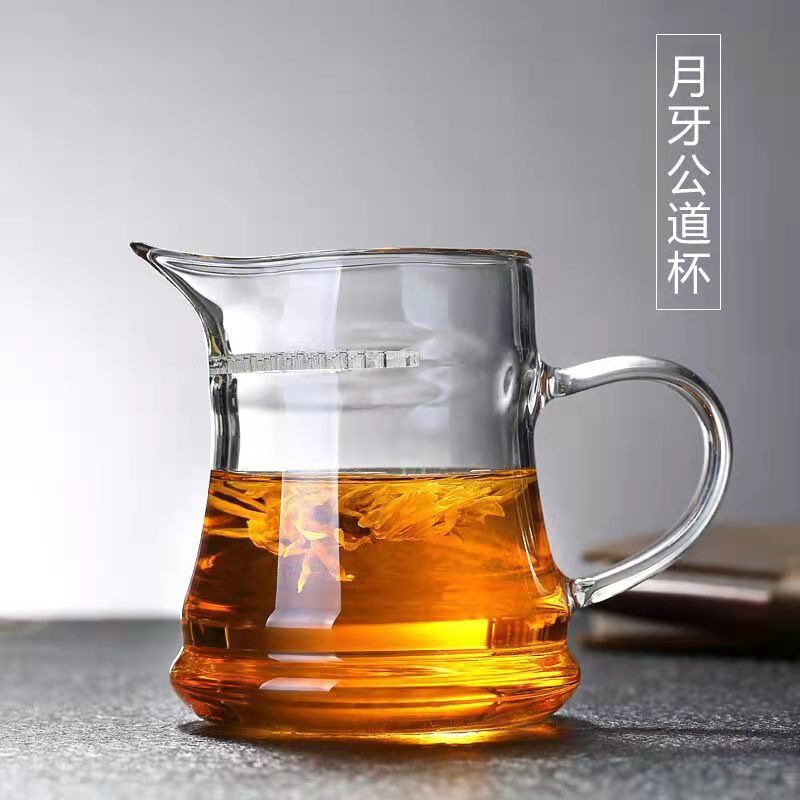 Moon-shaped Fair-Trade Tea Strainer & Teapot Stand Combo, Glass Teacup with Heat-Resistant, Thickened Design for Precise Tea Pouring and Water Separation