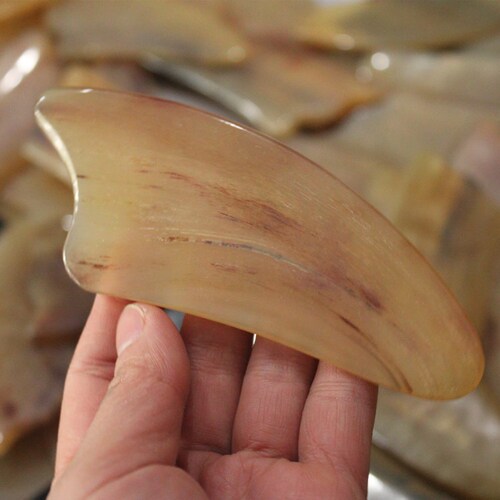 Sheep's horn triangular piece, horn scraping board, horn single scraping sheet 9-10cm, horn scraping board, horn comb
