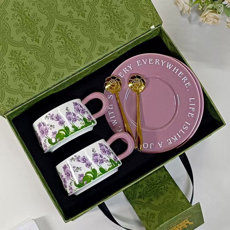 Taza de café francesa de nicho, mariposa de alta calidad, lujo ligero, retro, alta sensación, taza de menú de la tarde de cerámica inglesa.