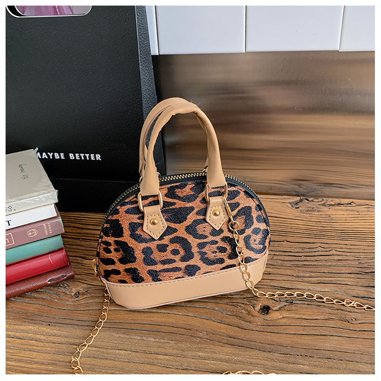 Estampado de leopardo marrón rojizo