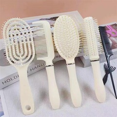 乳黄のふわふわした髪の櫛のエアマットの櫛のカールの櫛の女性の専用の円筒の櫛の女性の家庭用のマッサージの櫛の骨の櫛