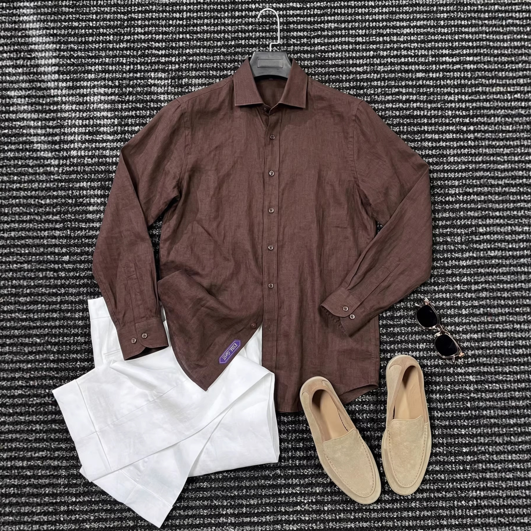 French-style old-money high-quality linen basic long-sleeved shirt, business casual, simple shirt, spring/summer style.