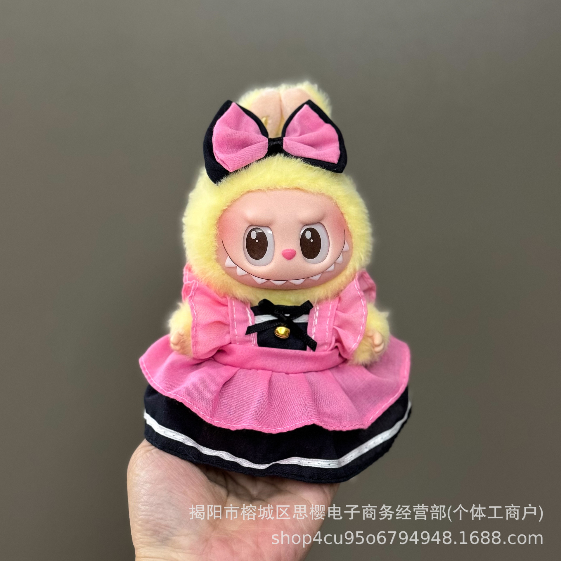 Solo la ropa es adecuada para la ropa de bebé Rabubu de 123 generaciones Labubu ropa colgante de 17cm muñeca traje de felpa falda