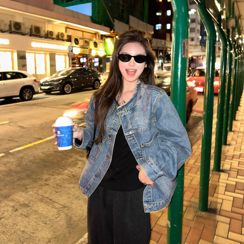 Baishiwang Apparel Heavy-Duty Washed Frayed Denim Jacket for Women, Early Spring New Style, Loose Fit Casual Jacket Top Baishiwang Apparel Heavy-Duty Washed Frayed Denim Jacket for Women, Early Spring New Style, Loose Fit Casual Jacket Top
