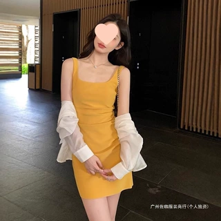 方领褶皱收腰吊带连衣裙性感包臀裙女装秋季2026新款法式无袖裙子