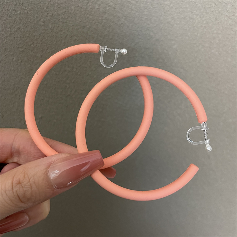 0602 라이트 핑크 초대형 C링 플라스틱 스프링 이어 클립, 피어싱 없이 착용 가능