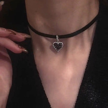 抖音同款微镶锆石闪钻爱心吊坠项链女轻奢小众个性PU皮锁骨链潮人