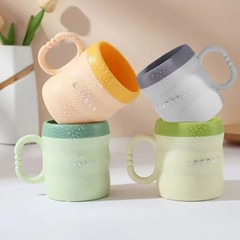 二層うがいカップを厚くして、陶磁器の歯ブラシカップを模した家庭の親子カップカップルの竹節カップの歯ブラシカップを卸売りして代行します。