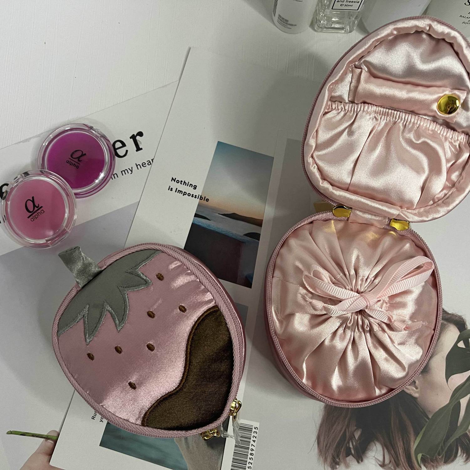 Bonita caja de joyería de fresa bordada portátil mini bolso rosa vino rojo masculino mujer madura