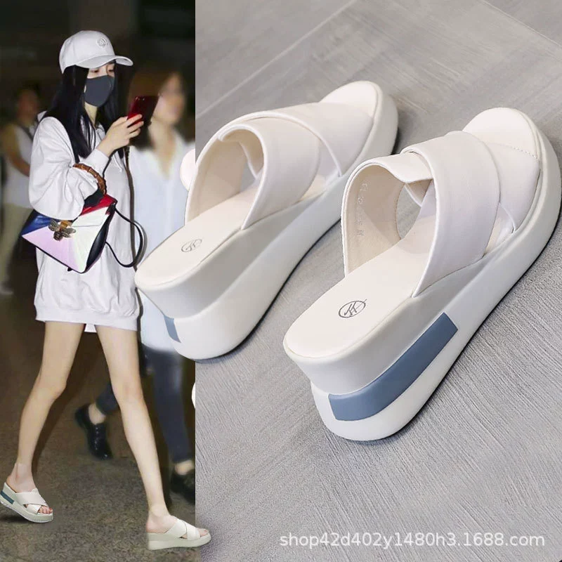 Тапки на слоном каблуке женские толстые подошвы мода носить на улице летом 2024