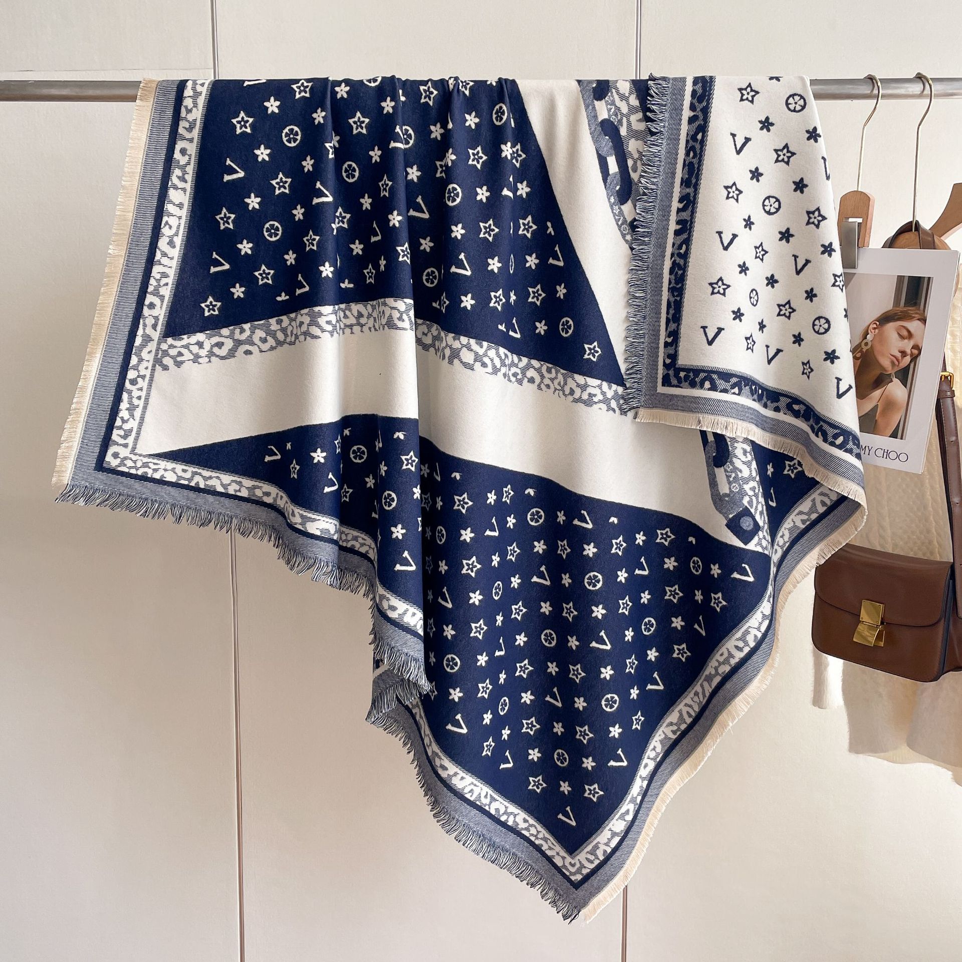 Europa y América nuevo chal de Cachemira de gran tamaño elegante todo fósforo carta impresa bufanda invierno engrosada bufanda caliente para las mujeres