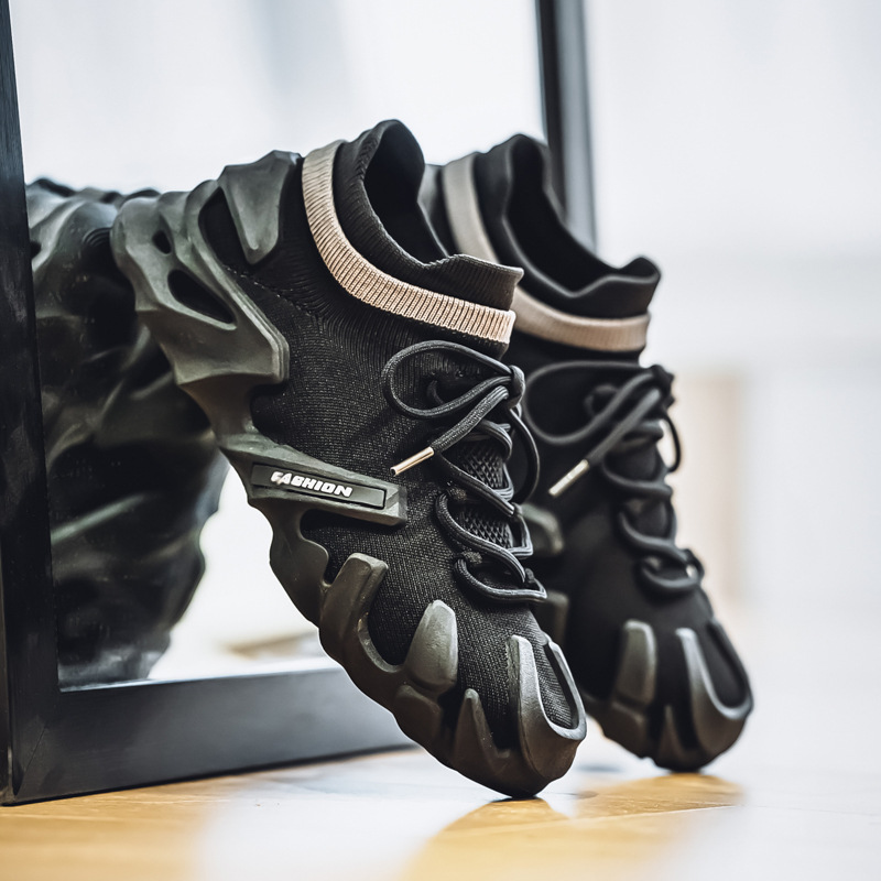 Lujo ligero 2025 primavera zapatos de hombre malla de tejido volador deportes plataforma senderismo al aire libre senderismo calcetines negros seguro laboral zapatos de moda