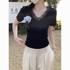 2*2 隨心裁辣妹蕾絲拼接v領純色短袖T恤女夏季新款甜辣妹正肩上衣