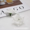 [白]