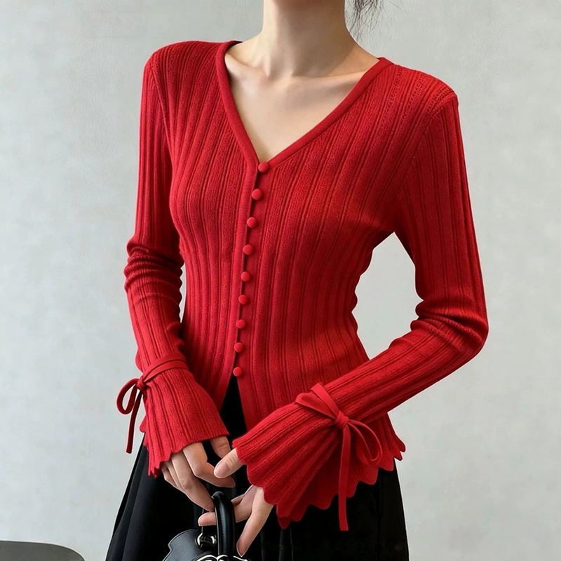 Red knitted waist-cinching top for women, suitable for autumn and winter, high-end, fashionable, stylish, age-reducing, Chanel-inspired, elegant sweater