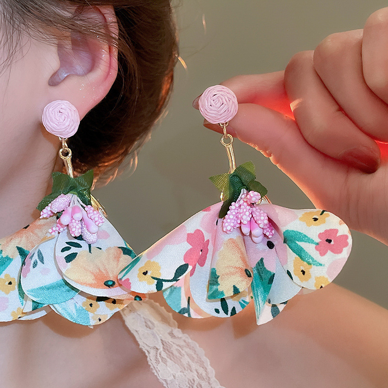 Pendientes de malla de pétalo de dopamina Pendientes de estilo de vacaciones junto al mar de estilo nuevo estilo caliente Pendientes de temperamento exagerado de todo fósforo al por mayor