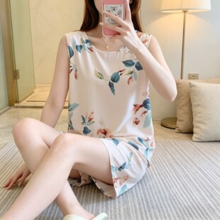 녶���˯��Ů�ļ��o�䱳�����b����˯�¼Ҿӷ������Ӵ�a���⴩