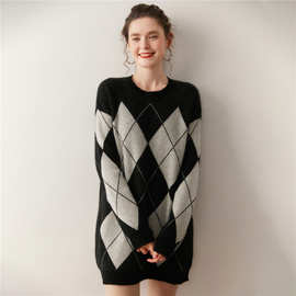 秋冬款山羊绒衫女士加厚圆领复古慵懒菱形拼色中长款套头打底上衣