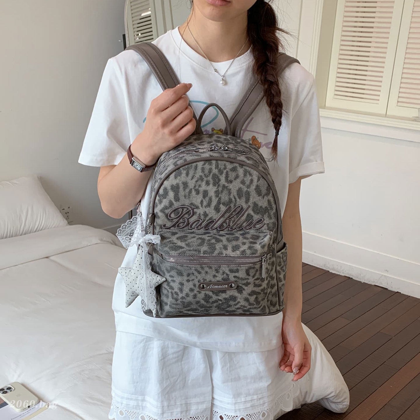 Mochila de estudiantes de verano nueva mujer ligera ocio versátil mochila de moda 2026 leopardo de gran capacidad