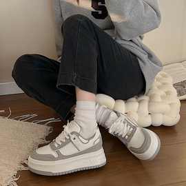 圆头百搭轻便休闲厚底小白鞋女2025新款秋冬学生复古爆款运动板鞋