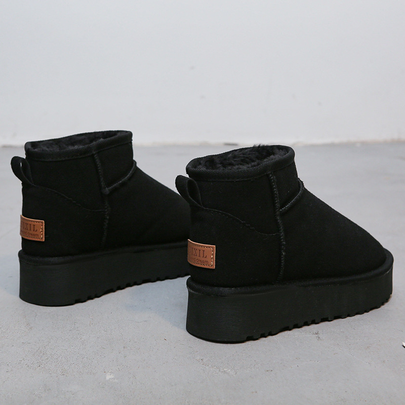 Zhou Dongyu con botas de nieve de fondo grueso para mujeres en invierno 2024 nuevos zapatos de algodón de pan de lana de cuero corto aumentados en altura