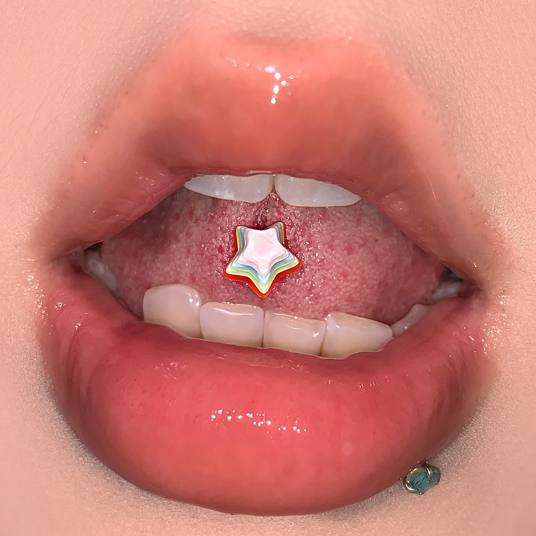 Silver pointed spike labret stud material detail