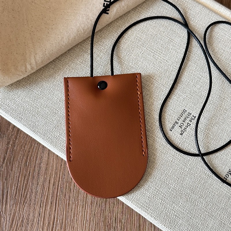 Minimalista para usar accesorios de moda de estilo cóncavo cuello halter mini bolso pequeño diseño exquisito mini bolso de media luna collar mujer
