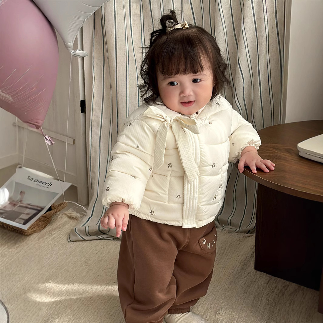 2024 nuevo otoño e invierno lindo traje de bebé súper lindo dibujos animados simple cereza engrosamiento cálido traje de dos piezas para bebés