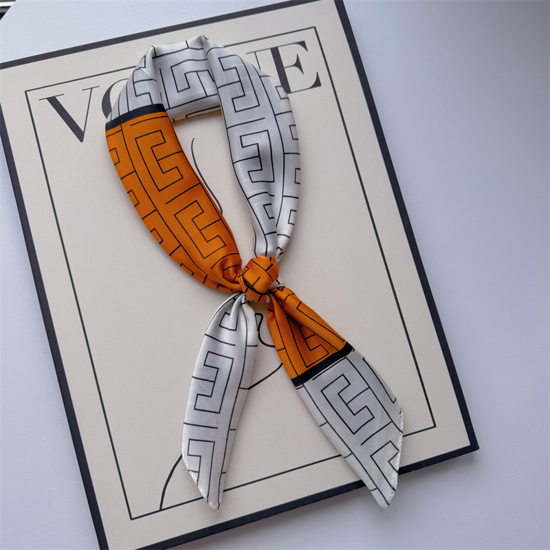 Primavera y verano nueva bufandas de impresión de letras de satén 70 × 70 bufandas de seda pequeñas bufandas cuadradas de alta calidad bufandas de estilo francés