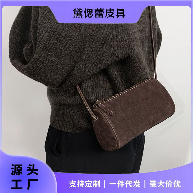2025新款小众高级简约时尚单肩斜挎磨砂PU笔筒复古圆筒女包小包包