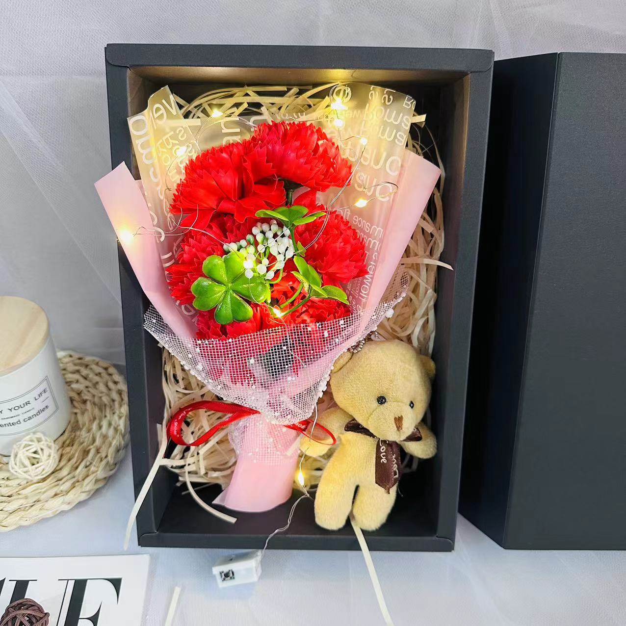 Weihnachtsgeschenk: Rosen-Nelken-Seifenblumenstrauß in Geschenkbox für Freundin/Ehefrau zum Geburtstag, Valentinstag und als Glücksklee-Geschenk_voghion.com