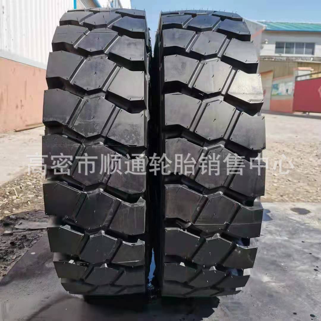 现货9.00R20钢丝叉车轮胎10.00R20钢丝工程轮胎8.25R15