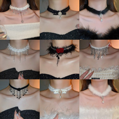 秋冬のぬいぐるみのchokerクリスマスの毛の首輪の女性の軽い豪華な大衆の高級感のネックレスは新年のアクセサリの女性を飾ります。
