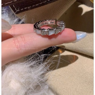���ν�ָ~�����ʯbling���p��С���OӋʳָ���_�ڿ��{��ָ�h