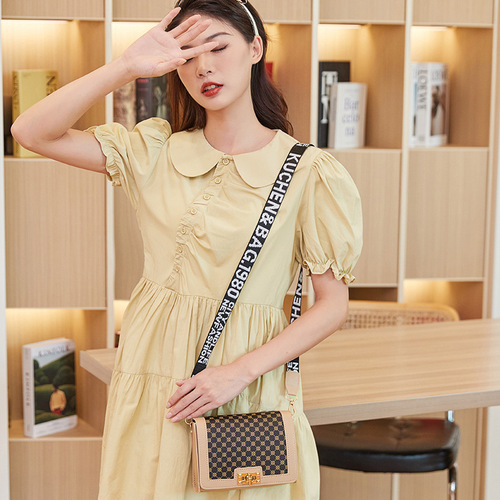  New Japanese & Korean Style Ladies Bags Trendy Fashion Polka Dot Lock-and-Key Crossbody Small Square Bag for Women