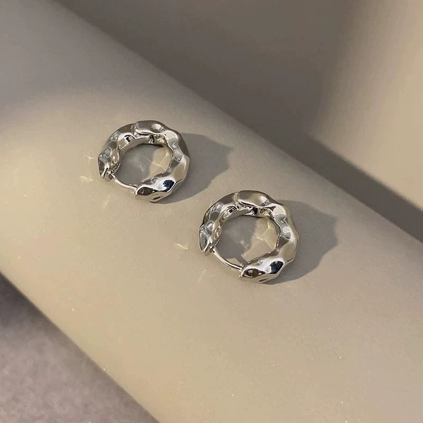 Silver irregular ear buckle